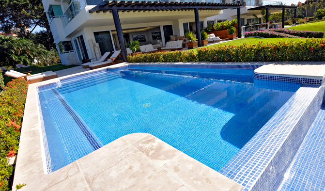 Private swimming pool and lounge areas, villas for sale in Puerto Vallarta, Mexico.