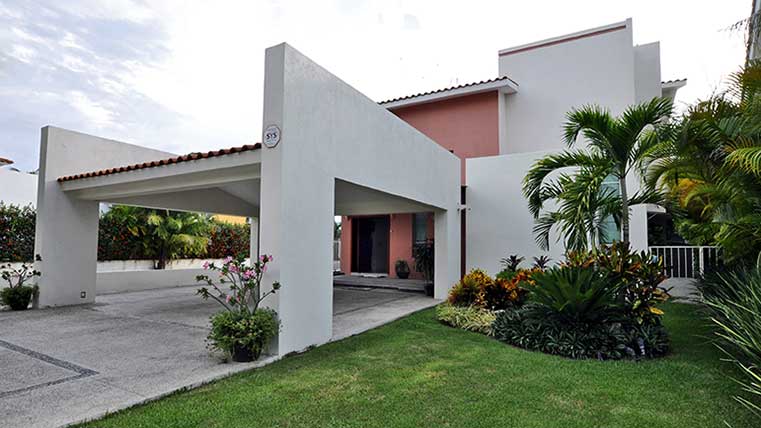 Villa moderna de dos pisos en venta en El Tigre Nuevo Nayarit.