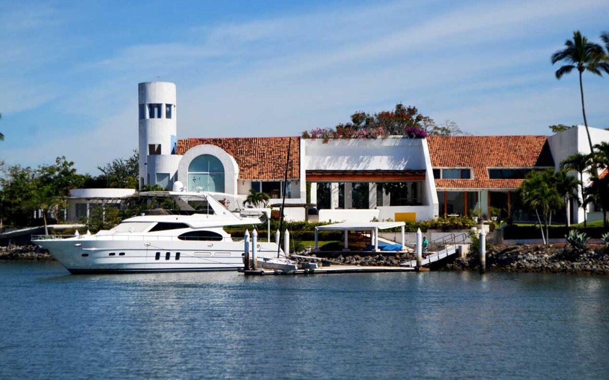 Luxury Yacht rental and/or tour in Puerto Vallarta